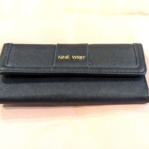Nine West wallet